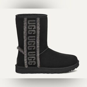 UGG New in Box Classic Short Shearling Logo Black & Grey Size 6